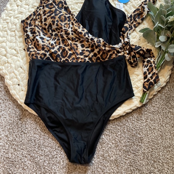 NWT Cupshe one piece leopard swimsuit - Picture 3 of 13